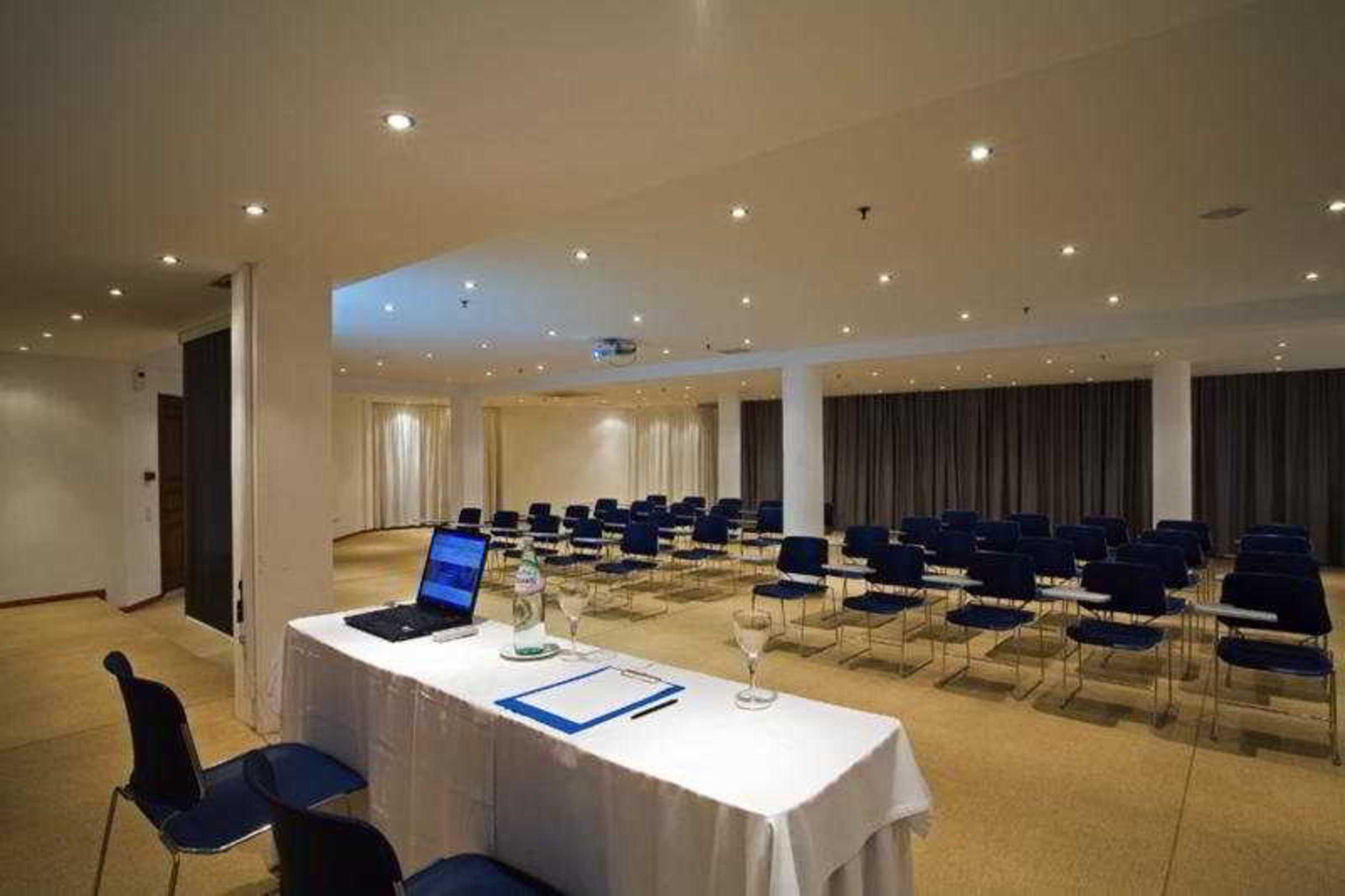 The Majestic Hotel Fira  Tiện nghi bức ảnh